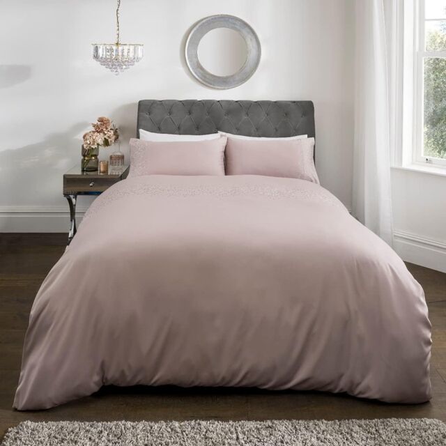 Smart Living Luxury Hotel Quality Diamonte Embellished Duvet Cover with Pillowcases in Pink - Size: King - image 1