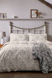 Helena Springfield 'Acorns' Fleece Throw in Charcoal - Size: 140 cm x 180 cm - thumbnail 5