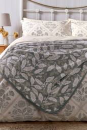 Helena Springfield 'Acorns' Fleece Throw in Charcoal - Size: 140 cm x 180 cm - thumbnail 3