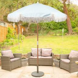 Harbour Housewares 1.4M Wooden Garden Parasol with Tassel Fringe with Carry Bag - UPF30+ in Blue - thumbnail 6