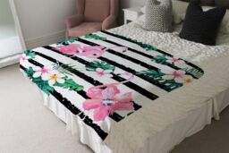 Benjamin Tate Design Floral Flamingos Blanket in Natural - Size: 120 cm x 150 cm - thumbnail 3