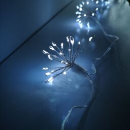 Samuel Alexander 200 LED 10 Starburst Premier Christmas Outdoor Battery Timer Lights in Cool White - thumbnail 3