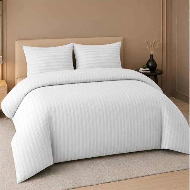 Pamposh Satin Stripes Duvet Cover Set Reversible Bedding Sets in White - Size: Super King - image 1