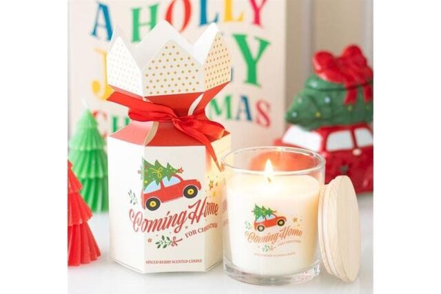 KDMD Coming Home for Christmas Spiced Berry Candle in Cream - image 1
