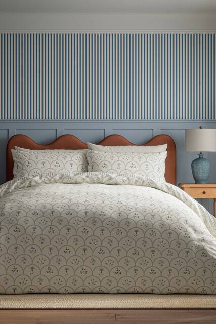 Sanderson 'Summer Scallop' Cotton Duvet Cover Set in Indigo - Size: Double - image 1