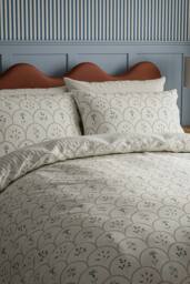 Sanderson 'Summer Scallop' Cotton Duvet Cover Set in Indigo - Size: Double - thumbnail 2