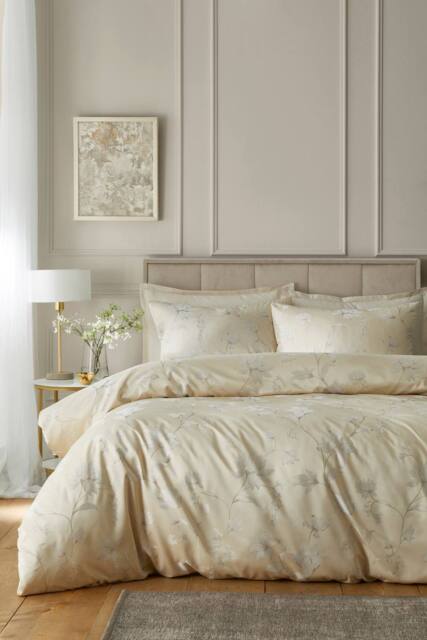 Soiree 'Lilly Floral Jacquard' Woven Duvet Cover Set in Gold - Size: Double - image 1
