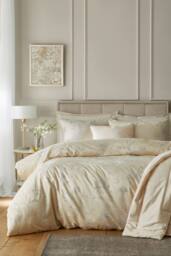 Soiree 'Lilly Floral Jacquard' Woven Duvet Cover Set in Gold - Size: Double - thumbnail 4