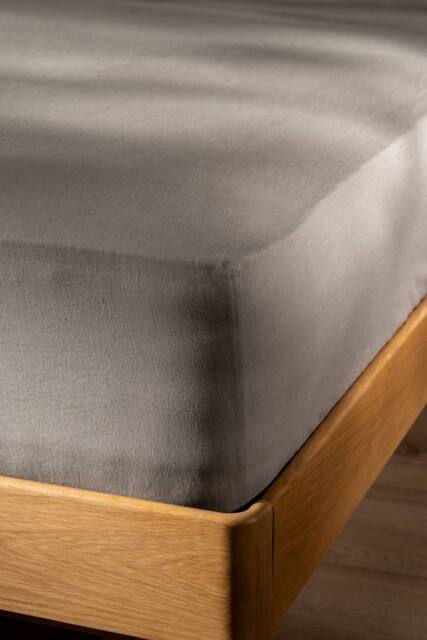 Soak&Sleep Mocha Brown French Linen 40cm Fitted Sheet - Size: Double - image 1
