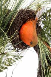 Homescapes Artificial Christmas Wreath with Robins Nests, 16 Inch in Green - thumbnail 2