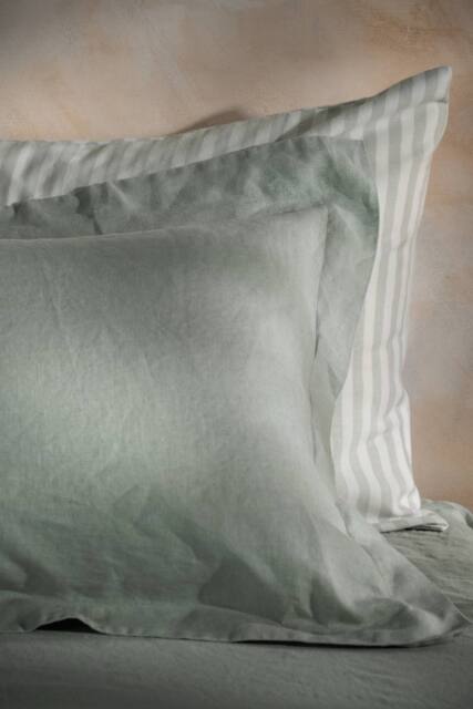 Soak&Sleep Misty Green French Linen Oxford Pillowcase Pair in Pale Green - Size: Super King - image 1