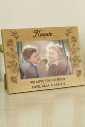 Personalised Memento Company Women's Personalised Wild Flowers 6x4 Oak Finish Photo Frame in Light Brown - thumbnail 4