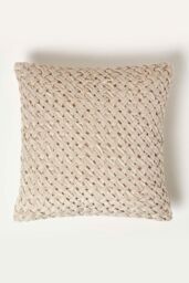 Homescapes Sofia Pleated Velvet Cushion in Cream - Size: 45 cm x 45 cm