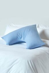 Homescapes Egyptian Cotton V Shaped Pillowcase 200 TC in Blue - thumbnail 2