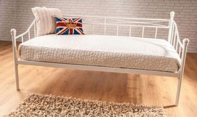 Comfy Living Ltd Metal Daybed in White - Size: Single - image 1