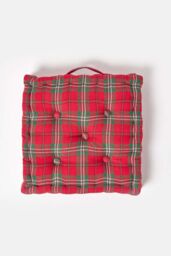 Homescapes Cotton Edward Tartan Floor Cushion in Red - Size: 40 cm x 40 cm - thumbnail 3