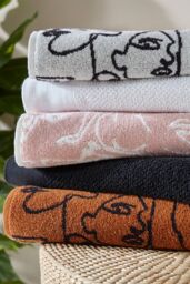 Furn Everybody Abstract 100% Cotton Hand Towel in Brown - thumbnail 4