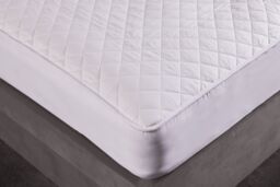The Linen Consultancy 'TLC 5 Star Hotel Concept' Pure Cotton Quilted Mattress & Pillow Protector Set in White - Size: Single - thumbnail 2