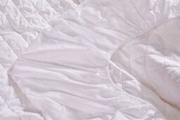 The Linen Consultancy 'TLC 5 Star Hotel Concept' Pure Cotton Quilted Mattress & Pillow Protector Set in White - Size: Single - thumbnail 3