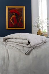 The Lyndon Company Versailles Elegant Damask Jacquard Quilted Bedspread in Natural