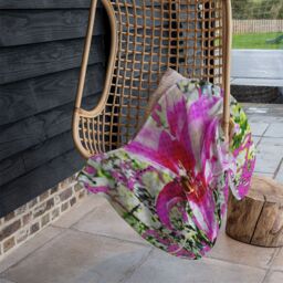 Benjamin Tate Design Pink Flower Blanket in Natural - Size: 120 cm x 150 cm - thumbnail 4