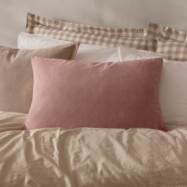 Yard Darland Velvet Cushion in Dusty Pink - Size: 40 cm x 60 cm - image 1