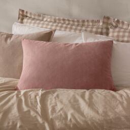 Yard Darland Velvet Cushion in Dusty Pink - Size: 40 cm x 60 cm - thumbnail 1