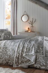 Dreams & Drapes 'Woodland Owls' Fleece & Sherpa Bedspread in Natural - thumbnail 2