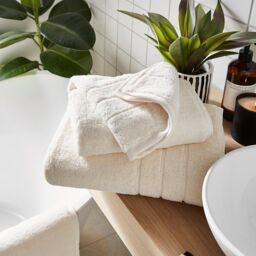 Allure Bath Fashions Hotel Luxury Heavweight Bath Towel in Cream - Size: Bath Sheet - thumbnail 2