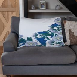 Benjamin Tate Design Winter Blue Flowers Blanket in Natural - Size: 120 cm x 150 cm - thumbnail 2