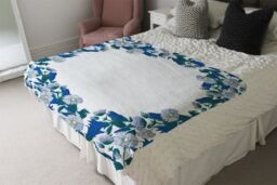 Benjamin Tate Design Winter Blue Flowers Blanket in Natural - Size: 120 cm x 150 cm - thumbnail 3