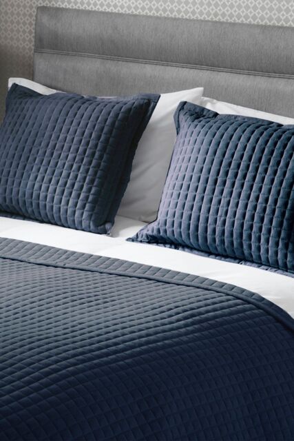 Belledorm Crompton Throw 150cm X 200cm in Navy - Size: 150 cm x 200 cm - image 1