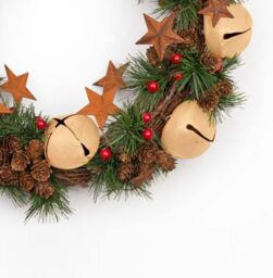 Shatchi 40cm Christmas Wreath with Jingle Bells Stars Pine Cones Berries Leaves for Outdoor in Beige - thumbnail 4