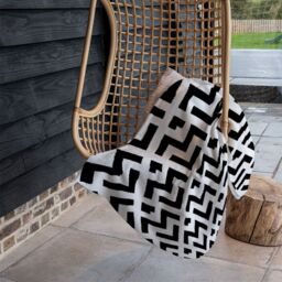 Benjamin Tate Design Black & White Geometric Blanket in Natural - Size: 120 cm x 150 cm - thumbnail 4