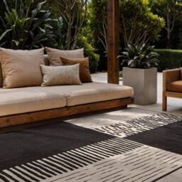 Ted Baker Reversible Outdoor Indoor Acacia Rug Geometric in Black - Size: 160 cm x 230 cm - thumbnail 3