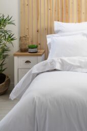 Belledorm Easy Care 200 Thread Count Cotton Polyester Percale Duvet Cover in Cream - Size: Super King - thumbnail 2