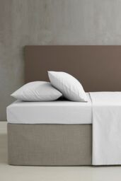 Catherine Lansfield 'Easy Iron Percale' Combed Polycotton 35cm Depth Sheet in White - Size: Super King Fitted - thumbnail 2