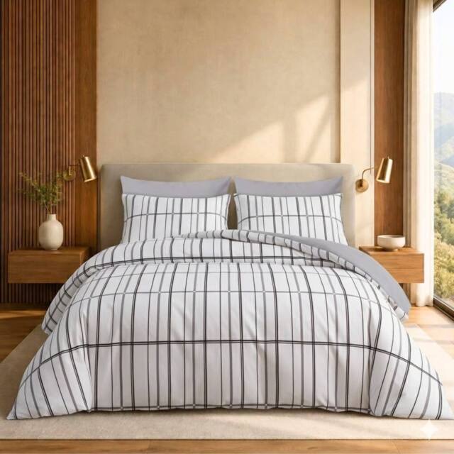 Pamposh Microfibre Duvet Cover Set King Size Reversible Bedding Sets in White - Size: Double - image 1