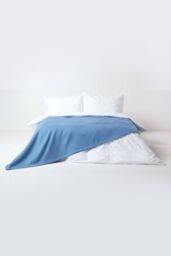 Homescapes Cotton Waffle Blanket Throw - Soft, Breathable & Skin-Friendly in Blue - Size: 125 cm x 150 cm - thumbnail 3