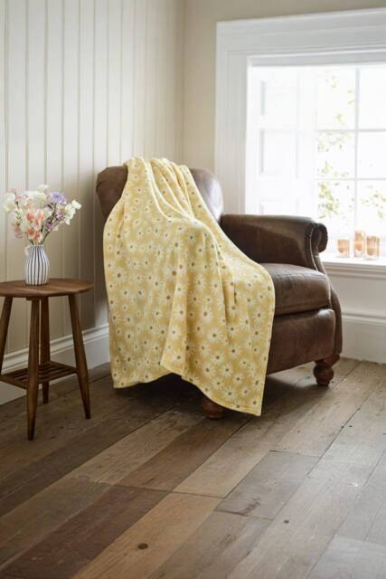 Deyongs Daisy Soft Fleece Printed Floral Throw Blanket in Yellow - Size: 130 cm x 170 cm - image 1