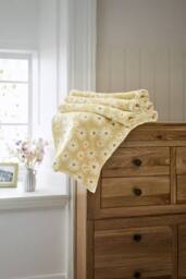 Deyongs Daisy Soft Fleece Printed Floral Throw Blanket in Yellow - Size: 130 cm x 170 cm - thumbnail 2