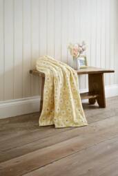 Deyongs Daisy Soft Fleece Printed Floral Throw Blanket in Yellow - Size: 130 cm x 170 cm - thumbnail 3