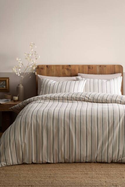 Appletree 'Yarn Dyed Woven Thin Stripe' Woven Duvet Cover Set in Natural - Size: Single - image 1