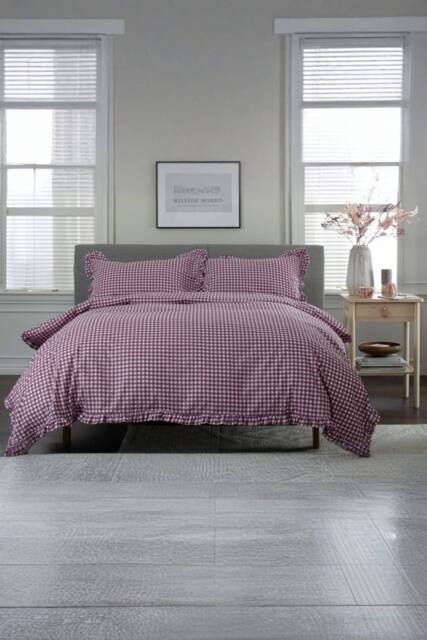 The Lyndon Company Gingham Frilled Cotton Duvet Set Printed with Frill Detailing in Burgundy - Size: Single - image 1