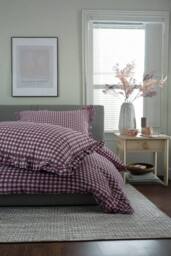 The Lyndon Company Gingham Frilled Cotton Duvet Set Printed with Frill Detailing in Burgundy - Size: Single - thumbnail 4