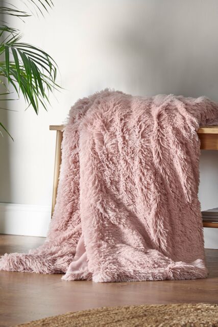 Catherine Lansfield 'Cuddly' Blanket Throw in Pink - Size: 150 cm x 200 cm - image 1