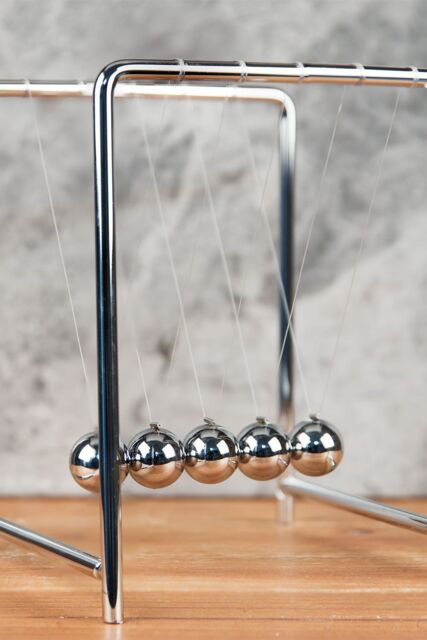 Harvey Makin Collection - Newton's Cradle 14 x 18cm in Silver - Size: 14 x 18 cm - image 1