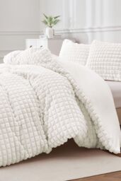 Ezysleep Super Soft Luxury Faux Fur Box Duvet in Cream - Size: Double