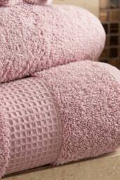 Dyzi Supersoft Absorbent Egyptian Cotton Bathroom Towels 550GSM in Pink - thumbnail 4