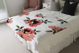 Benjamin Tate Design Pink Flowers Blanket in Natural - Size: 120 cm x 150 cm - thumbnail 3